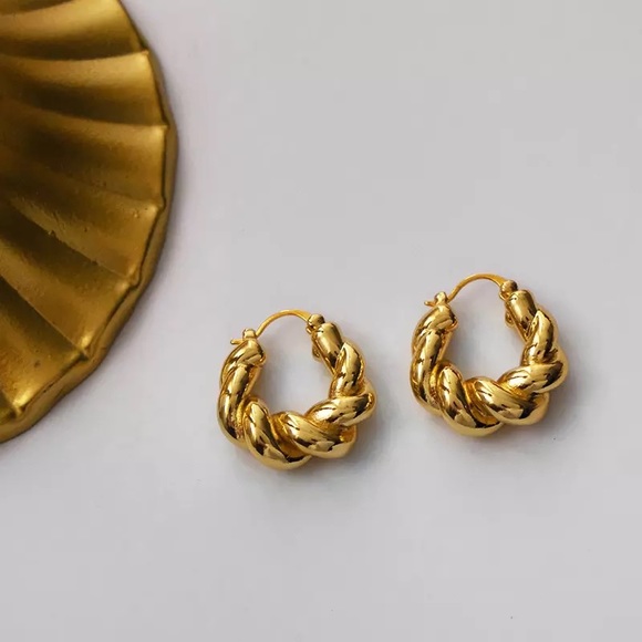 Vintage Jewelry - Vintage Geometric Round Thick Twisted Gold Stud Earrings